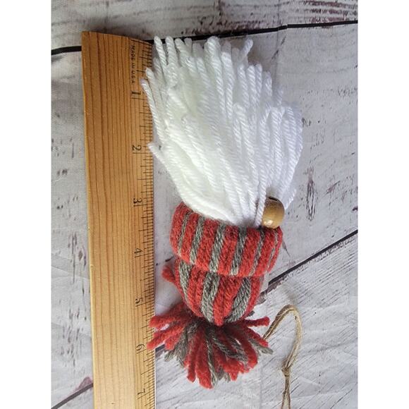 Handmade Hanging Yarn Pom Pom Christmas Gnomes Ornament Red And Gray New - Picture 3 of 4